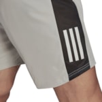 Bermuda Adidas Own The Run Logo Masculina - Cinza