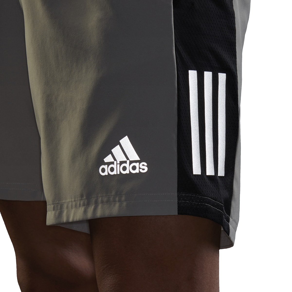 short adidas own the run masculino